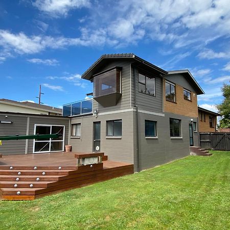 Spacious Retreat With Mountain View 로토루아 외부 사진