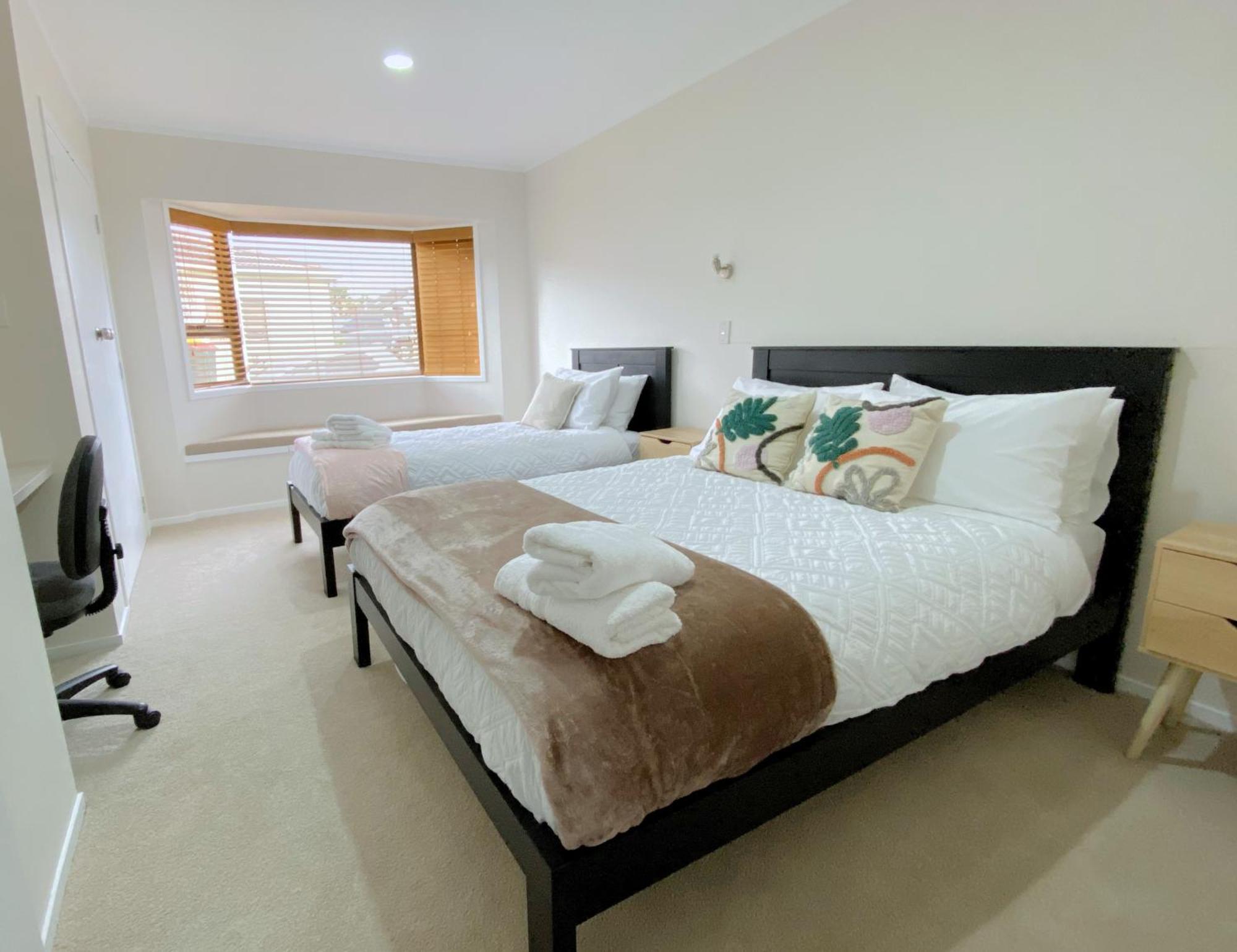 Spacious Retreat With Mountain View 로토루아 외부 사진