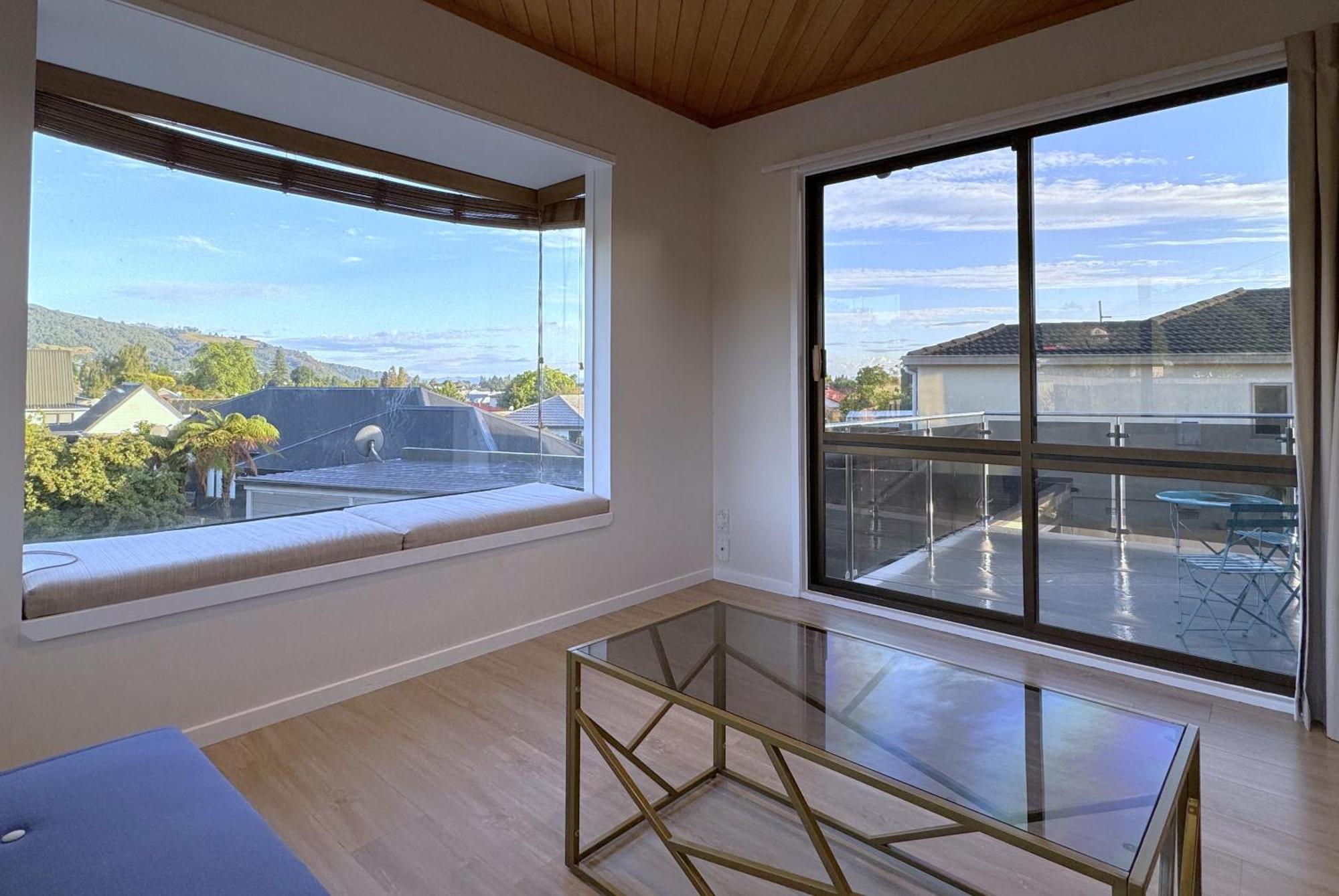 Spacious Retreat With Mountain View 로토루아 외부 사진