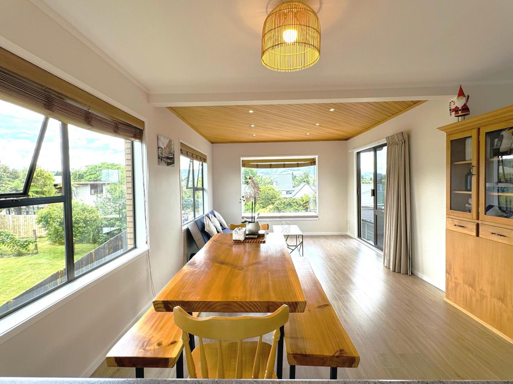 Spacious Retreat With Mountain View 로토루아 외부 사진