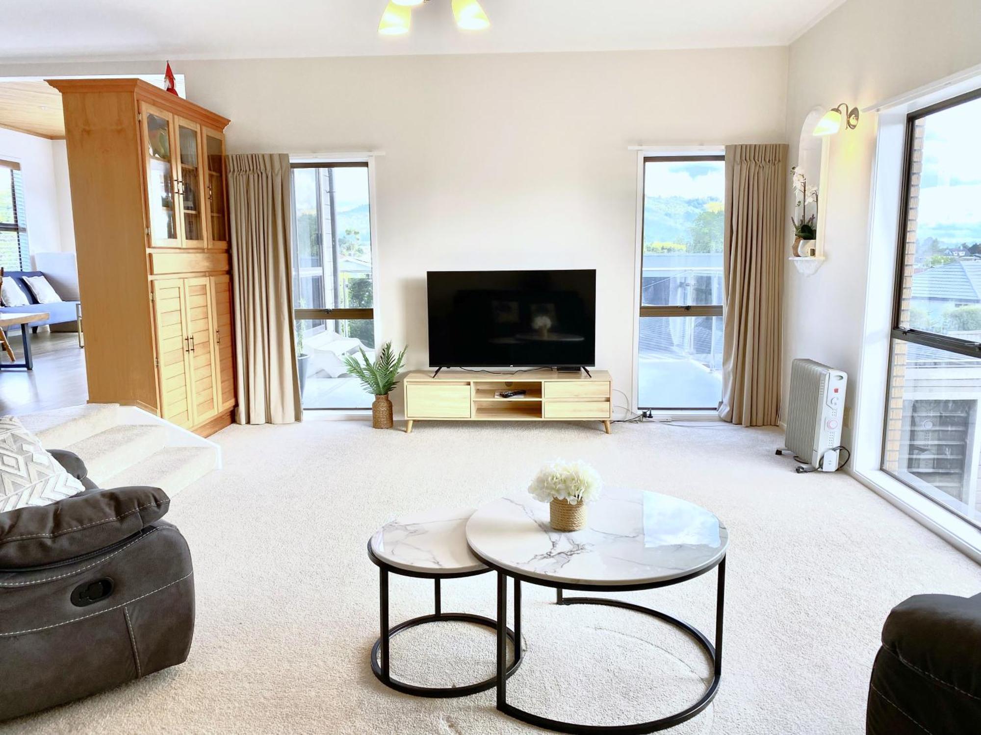Spacious Retreat With Mountain View 로토루아 외부 사진